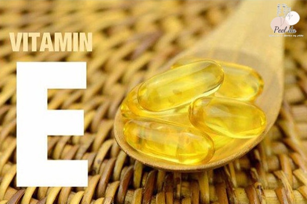 Vitamin E là một thành phần quan trọng trong kem dưỡng môi Elizabeth Arden