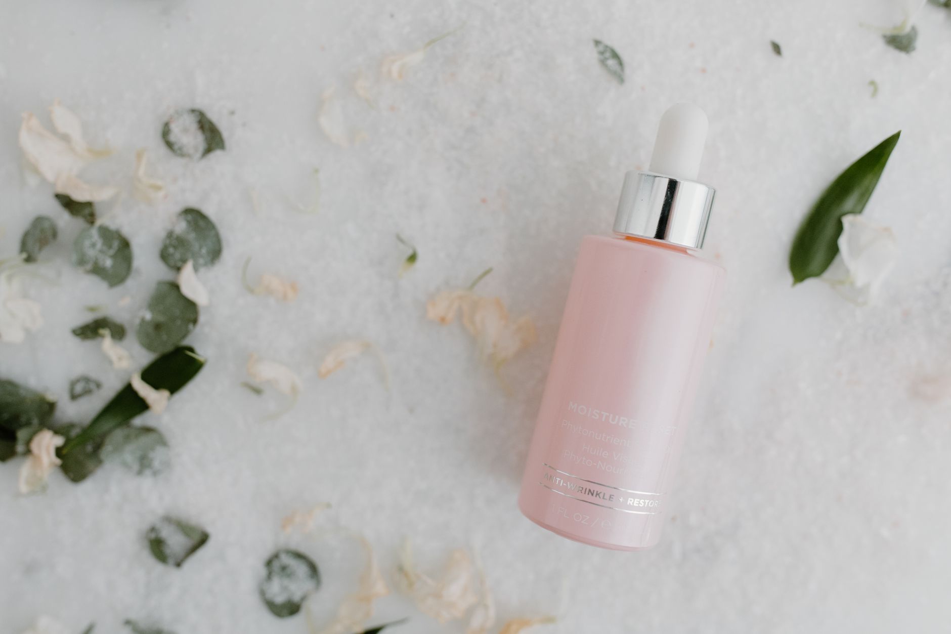 Glycerin là gì? Vì sao mỹ phẩm dưỡng ẩm thường có thành phần này?: Vì sao chất hút ẩm vẫn cần kem dưỡng?