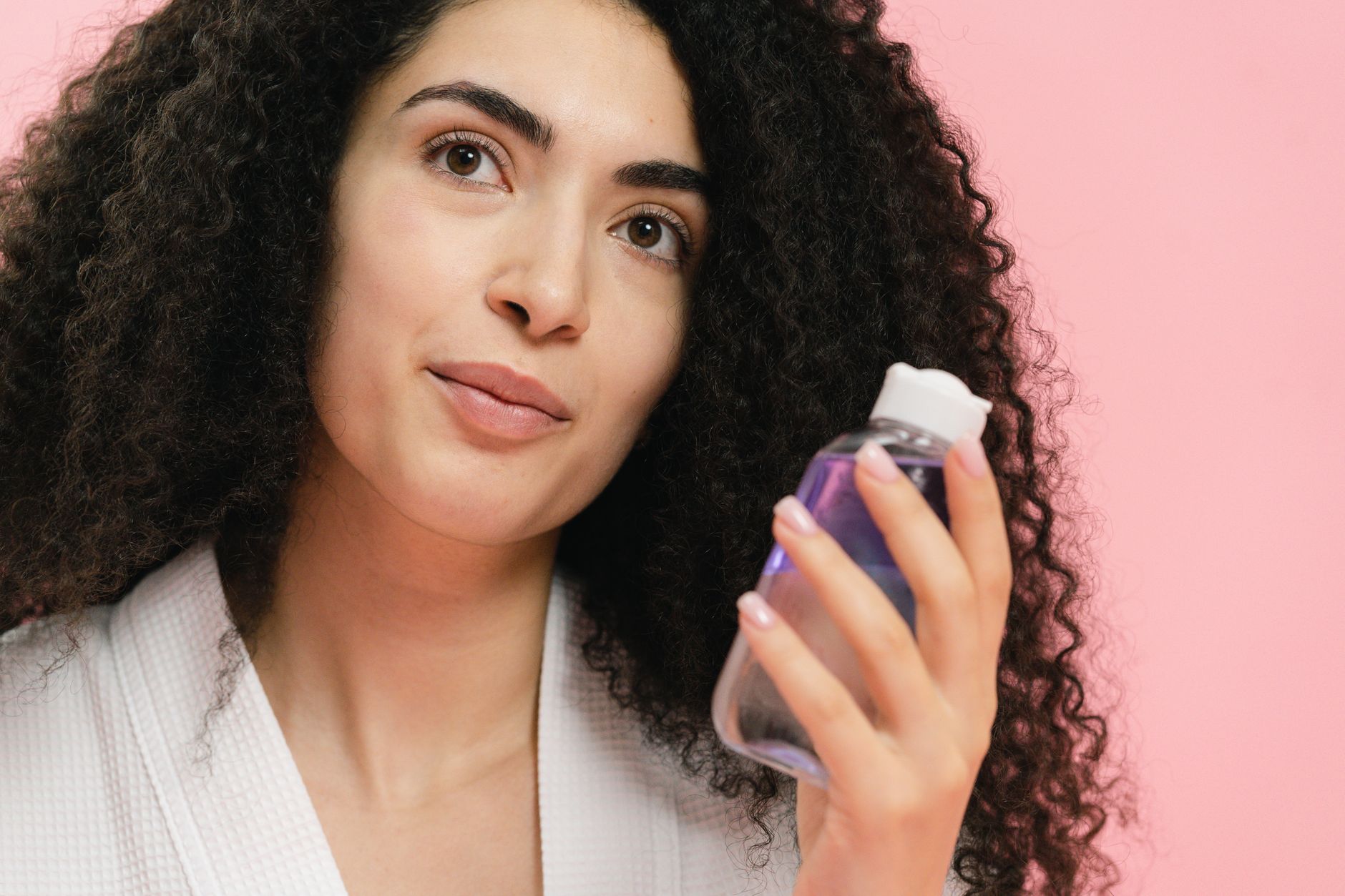 Cleansing Water là gì? Cách dùng nước tẩy trang đúng: Cleansing Water và Micellar Water có giống nhau?